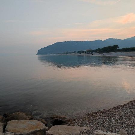 Casa Vacanze Rinaldi Mattinata Bagian luar foto