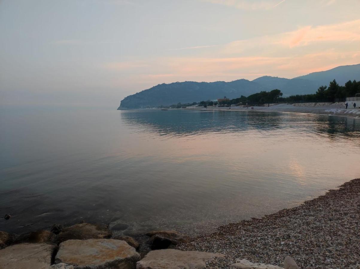 Casa Vacanze Rinaldi Mattinata Bagian luar foto