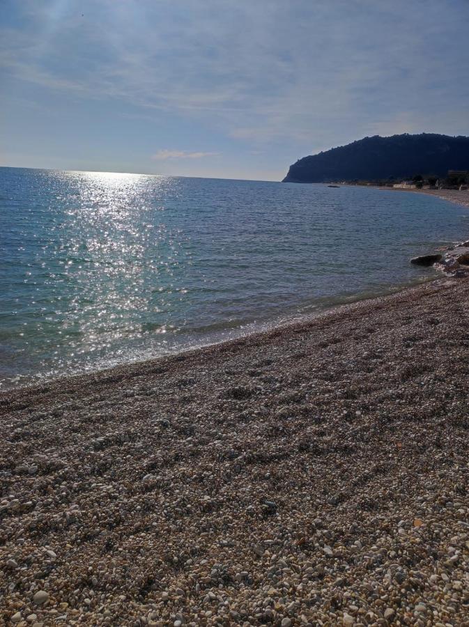 Casa Vacanze Rinaldi Mattinata Bagian luar foto