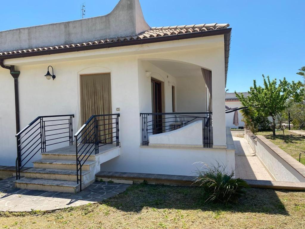 Casa Vacanze Rinaldi Mattinata Bagian luar foto
